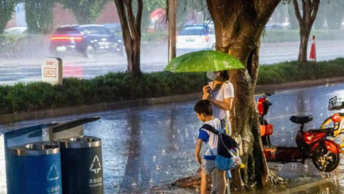 深圳發布分區暴雨黃色預警，料有雷雨暴風。