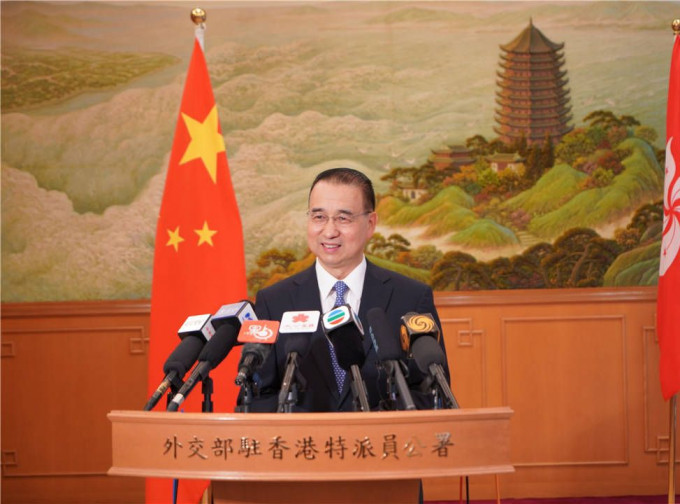 刘光源指，香港国际金融中心的地位稳固。外交部驻港公署图片