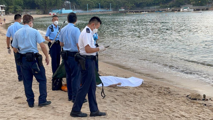 深水湾泳滩有女泳客溺毙。
