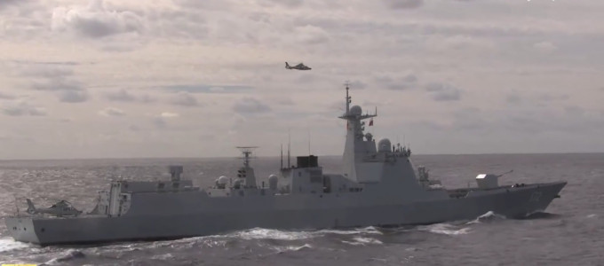 中国证实中俄海军首次海上联合巡航。央视截图