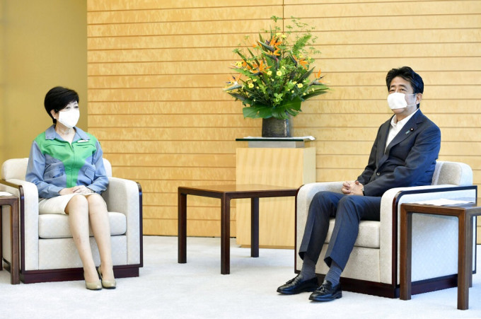 小池百合子到首相官邸与安倍会面。AP图片