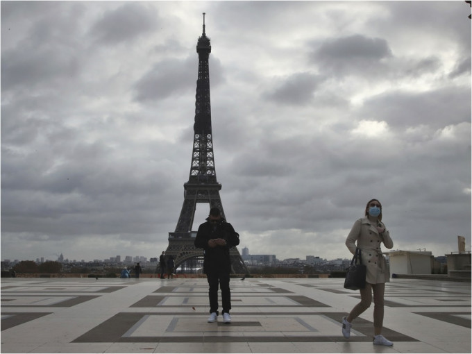 巴黎铁塔旧楼梯拍卖逾256万高价成交。AP资料图片
