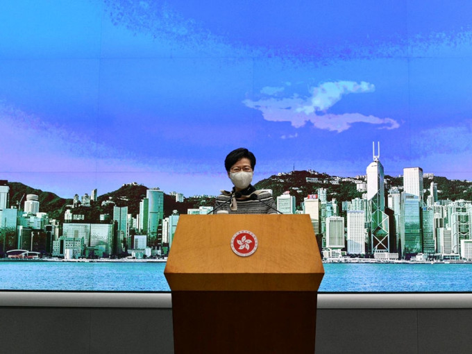 林鄭出席行席行政會議前會見傳媒。
