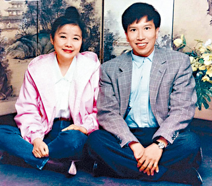 ■陈振聪（右）与已故华懋集团主席「小甜甜」龚如心合照。