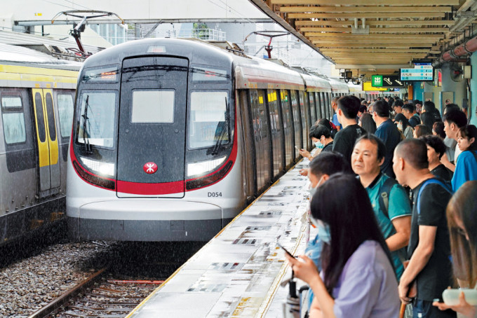 去年東鐵線繁忙時間載客率高達94%，以大圍至九龍塘站最擠逼，總客量為2.84億人次。