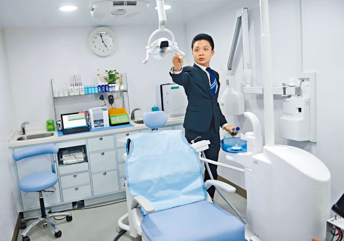两部流动牙科医疗车是葵青社区重点项目之一。