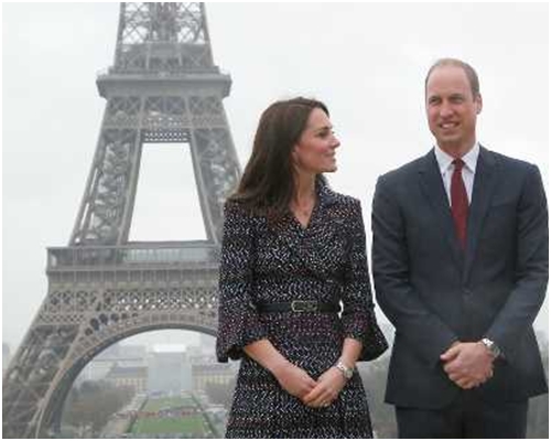 巴黎气氛浪漫，凯特情深款款注视著威廉。AP