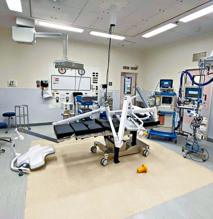 联合医院于二月发生整组手术灯堕下事件，引起社会对医疗设施关注。