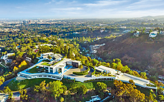 洛杉磯貝萊爾豪宅The One地理位置優越。