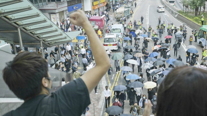 8名男女包括曾參演ViuTV電視劇的演員吳智杰，涉嫌參與2019年11月12日的中環「和你lunch」示威活動，3人認罪，其餘5人今被裁定暴動及蒙面罪成。資料圖片