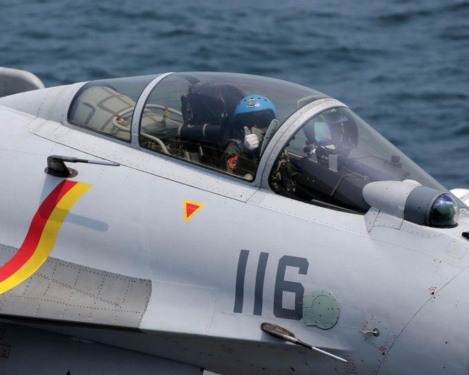 中國海軍已招收一批更加年輕的艦載戰機飛行員「苗子」。網圖