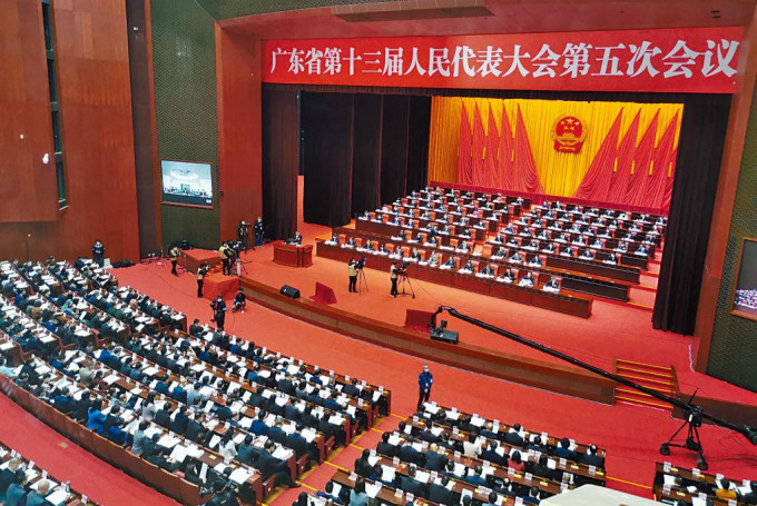 廣東省人大會議昨日開幕，將GDP增長定位百分之五點五。