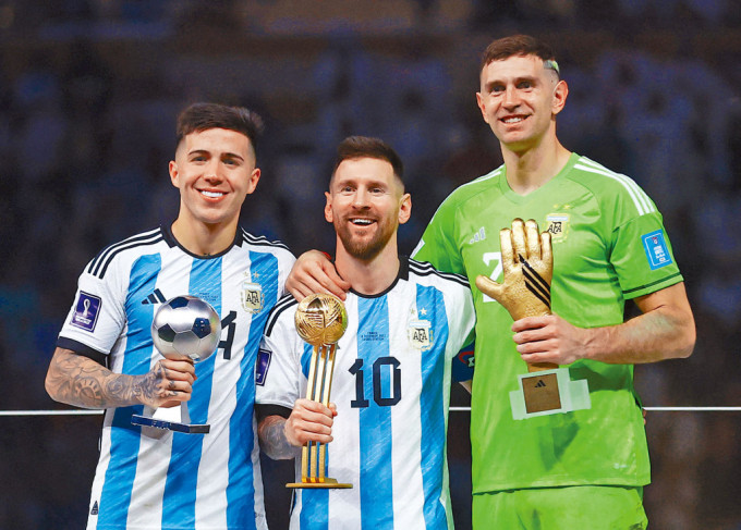 安素费南迪斯（左）去年助阿根廷捧世杯后身价暴升。