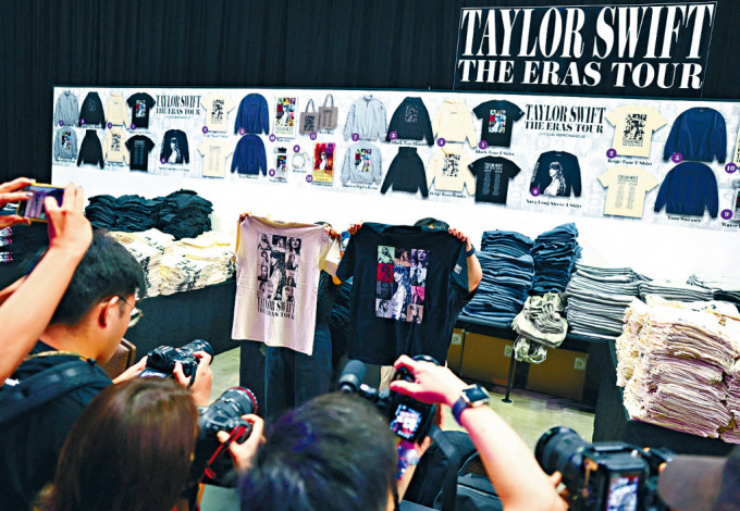 新加坡一間快閃店售賣Taylor Swift商品。
