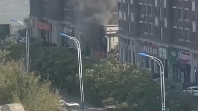 长春市一间餐厅中午发生火警，酿成17死3伤。网上影片截图