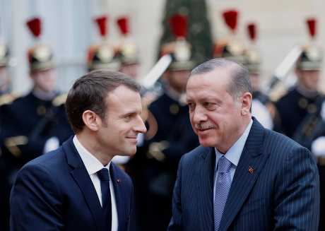 （左起）法國總統馬克龍與土耳其總統埃爾多安。AP
