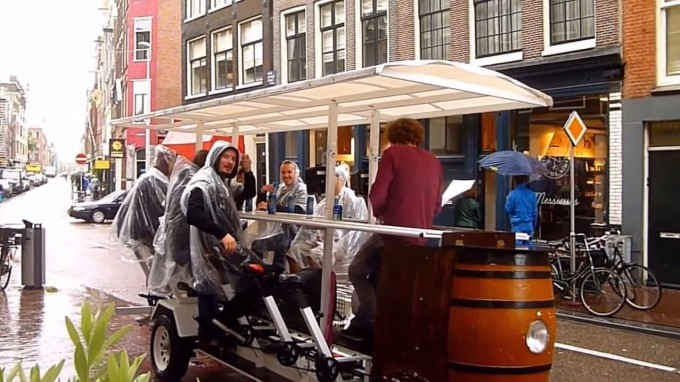 阿姆斯特丹的单车酒吧。网上图片