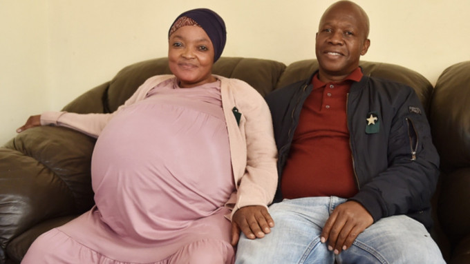 南非37岁妇女声称自己一次产下十胞胎。