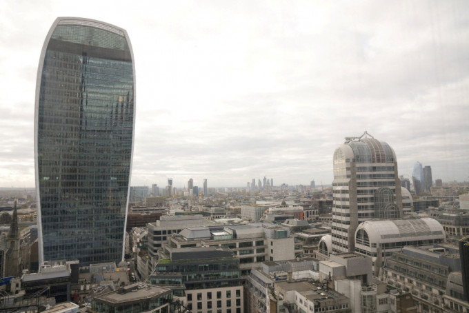 倫敦「對講機大樓」(左)。網上圖片