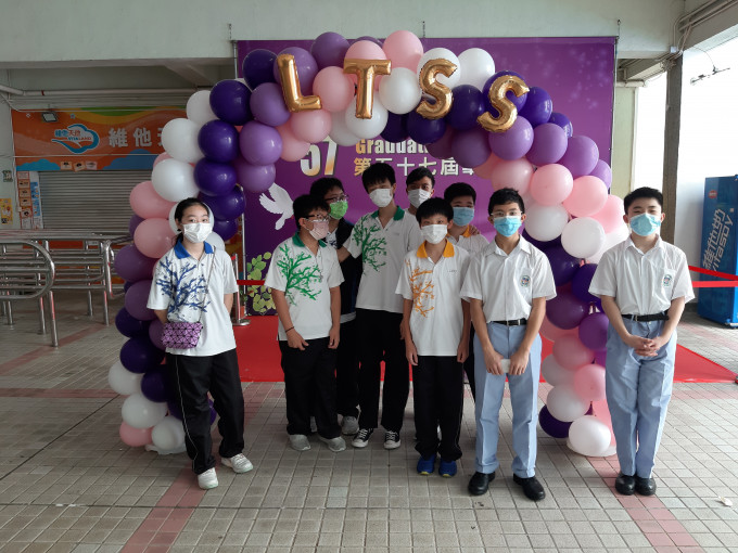 樂道中學八名SEN學生為小型氣球技藝展示日布置。