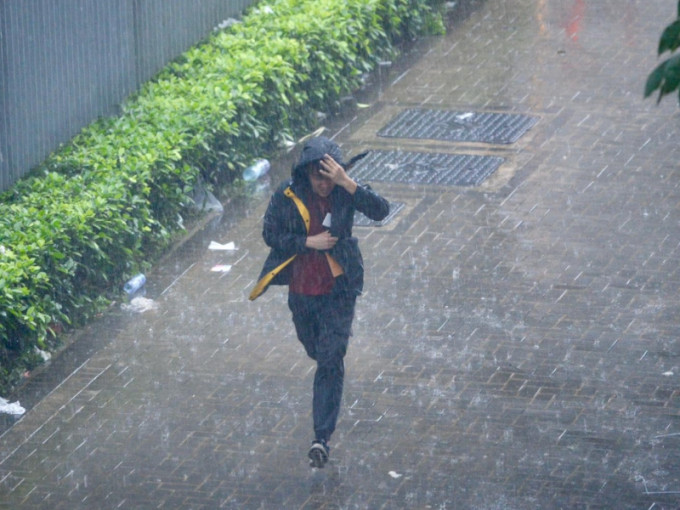 大驟雨及狂風雷暴會在未來一兩天影響廣東沿岸。資料圖片