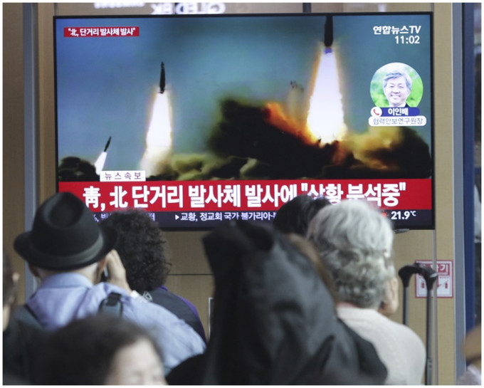 南韩被时称北韩发射的是短程导弹其后修改为短程飞行物。AP