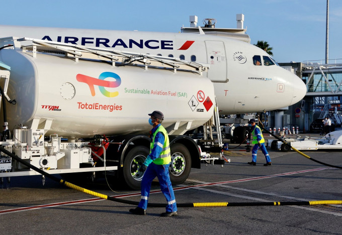 法国12月4日起将允许来自10个非洲南部国家的航班降落，但仅法国和欧盟居民以及外交官和机组人员可以下机。REUTERS资料图片
