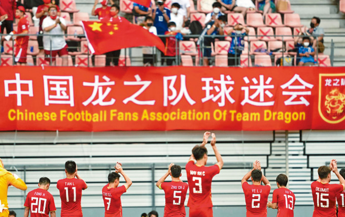 中国男足去年在日本出战东亚杯。