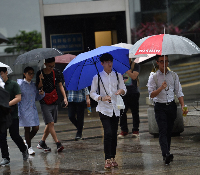 本港受天雨影響。