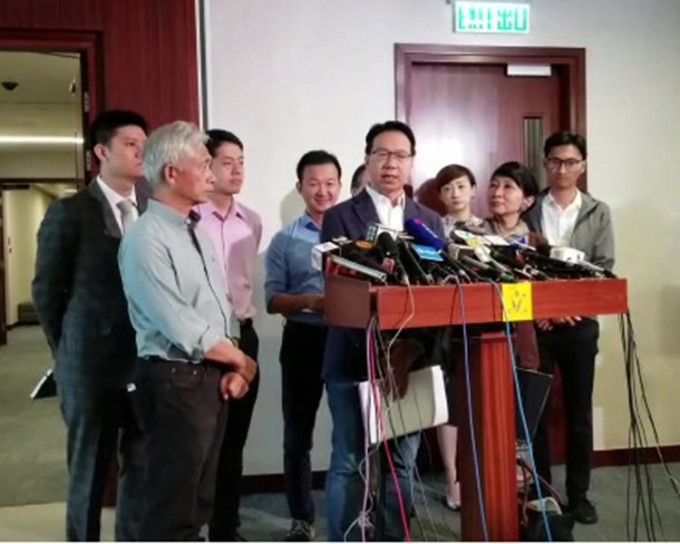 莫乃光强烈谴责林郑月娥的做法。