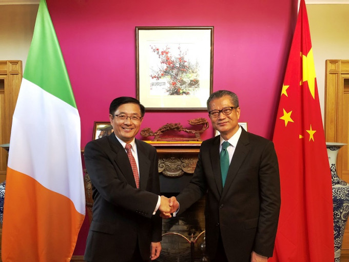 陈茂波亦拜会中国驻爱尔兰大使岳晓勇。(政府图片)