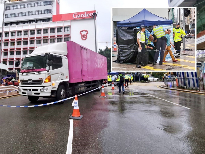 警方架起帐篷遮盖尸体。林思明摄