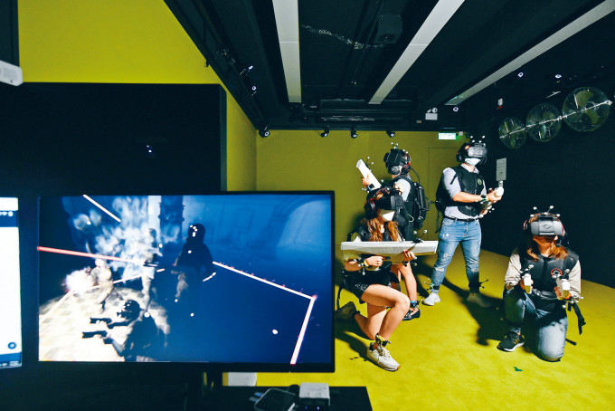 香港自家研发团队Sandbox VR于尖沙嘴开设VR游戏体验馆。
　