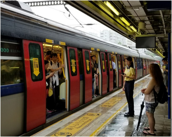 陳帆指東鐵綫過去10年共11宗延誤逾1小時故障。