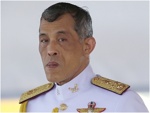 哇集拉隆功今年初要求重寫有關泰皇權力的內容。