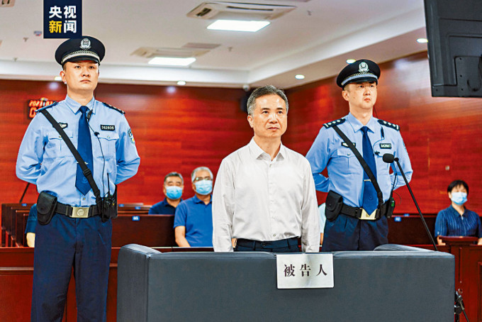 浙江省委原常委、杭州市委原书记周江勇受贿罪被判处死刑，缓期2年执行。