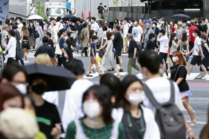 日本連續5天單日新增超千感染。AP圖
