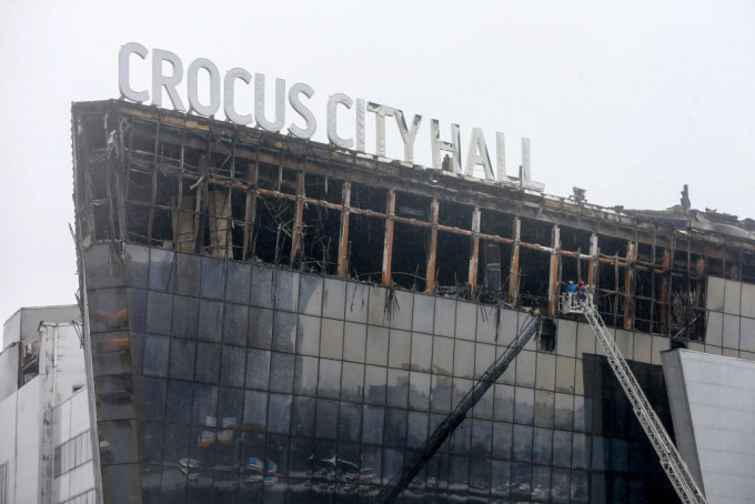 克羅庫斯音樂廳頂層燒剩支架。 路透社