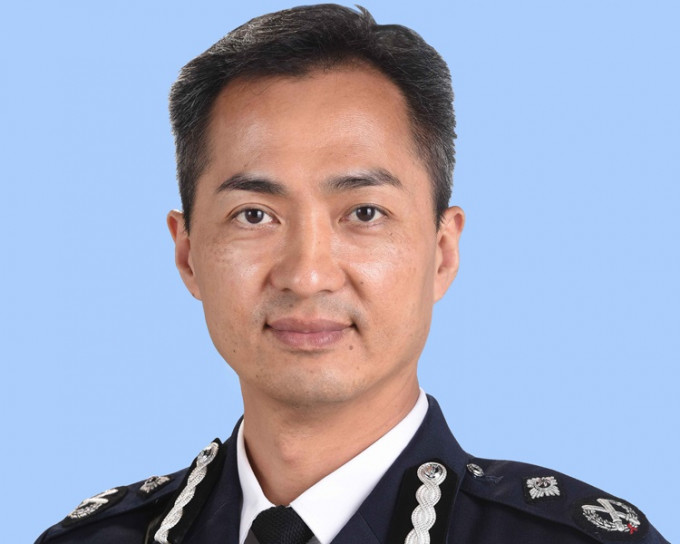 郭荫庶现年53岁，于1990年加入香港警务处。