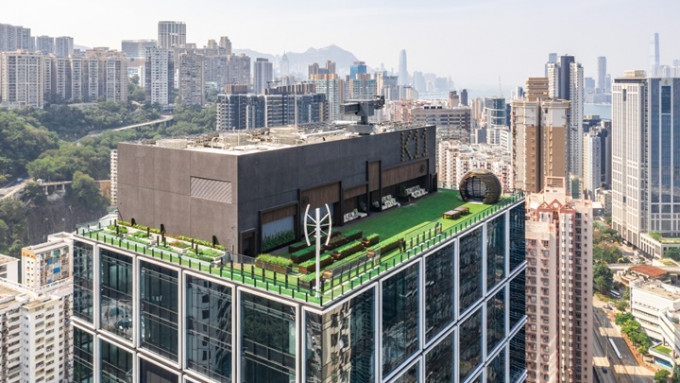 新世界發展獲「亞洲最佳綠色企業」大獎，旗下甲級商廈 K11 ATELIER King’s Road 是全球首批三大最高級別鉑金級認證的建築物之一。