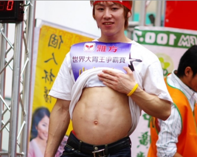 「大胃王」小林尊分享绝招，确保体内没有多馀脂肪。网上图片
