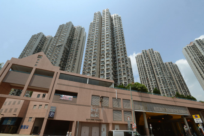 租客预缴一年租金承租屯门恒福花园3房户。