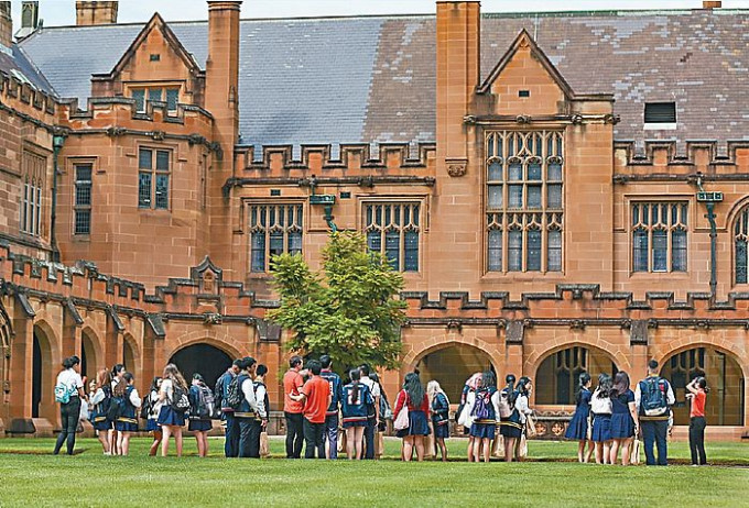澳洲的大學在明年二月開學，現時香港學生仍可申請。圖為雪梨大學。