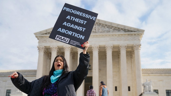 美國最高法院就德州嚴厲禁止墮胎法例作裁決，有反墮胎人士進行集會。路透社圖片