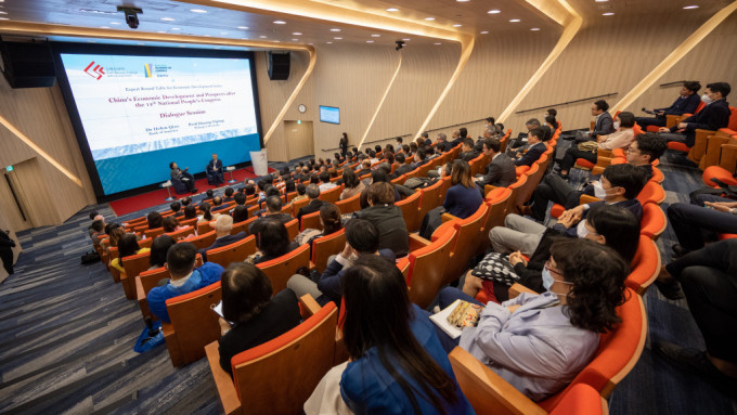 公務員學院與金融學院合作，舉辦「經濟發展專家圓桌系列」座談會，第3場主題為「第十四屆全國人大會議後的中國經濟展望」。