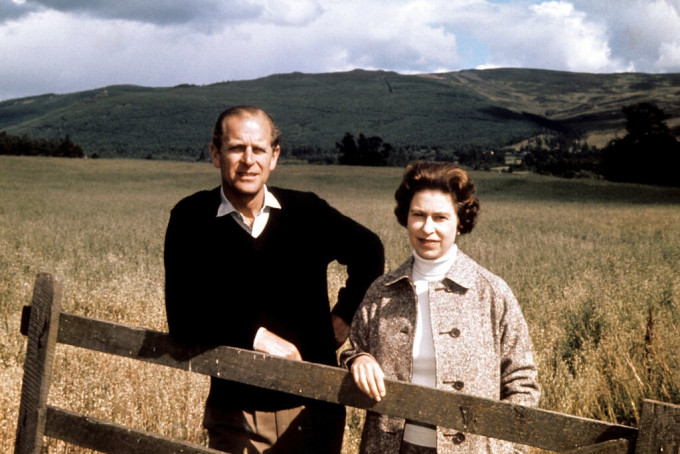 1972年英女皇與皇夫在蘇格蘭慶祝銀婚。AP資料圖片