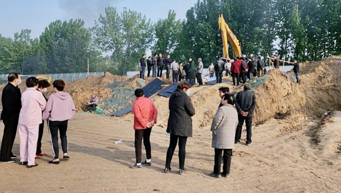 河南4男童工被埋窒息死亡。网图
