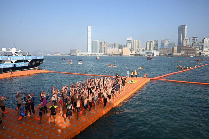 维港泳今年复办，赛事今早举行。