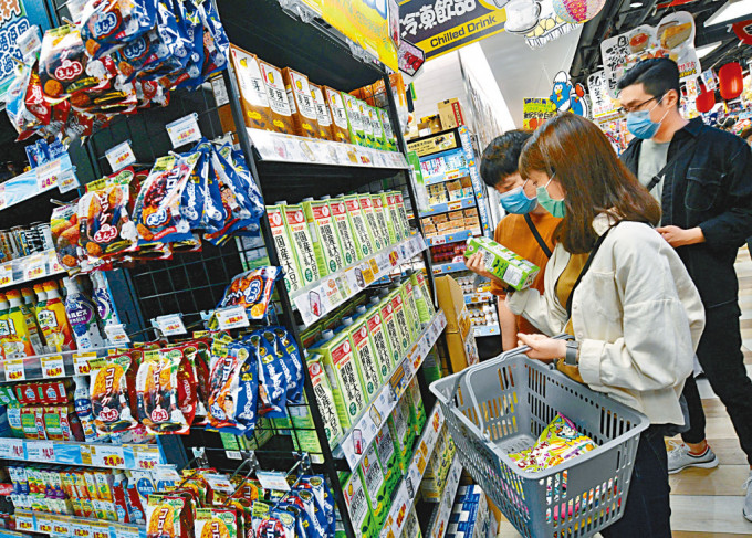 日本当地部分食品预料将于九月份加价，入口本港产品料亦加价。　