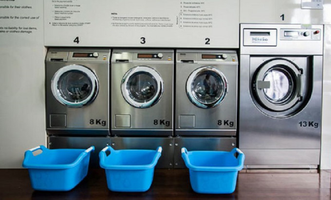 消委會指，有自助洗衣店只標示注入的洗衣液為「專業／商用洗衣液」或「生物酵素洗衣液」。